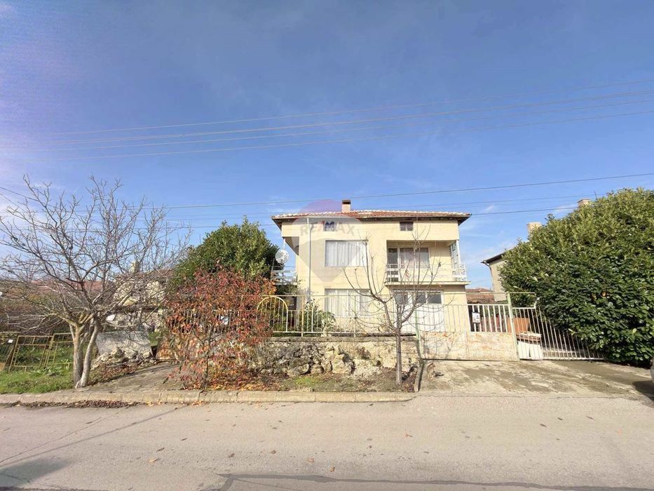 Къща с парцел в централната част на с.Кичево, обл.Варна ДК-4299