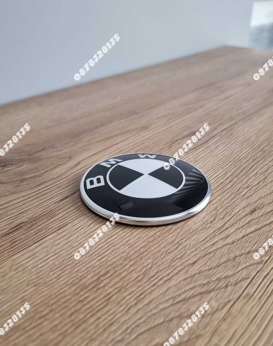 Емблема за преден капак BMW 82мм черно бяла F10,F12,F20,F30,F32