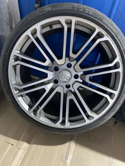 Продам диски с резиной R22