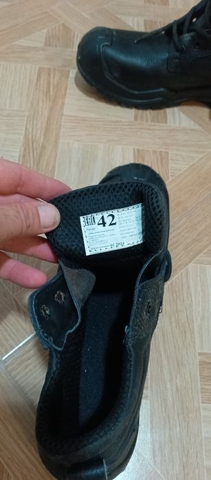 Продам спец обувь