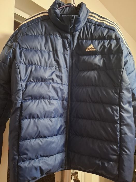 Vând 2 geci adidas una neagră și una albastră   preț pe bc