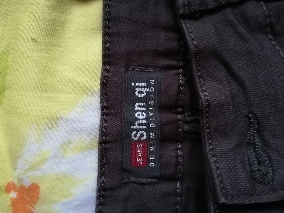 Два чифта мъжки спортни панталона и риза