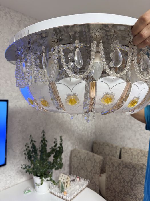 Отдам бесплатно люстры