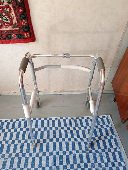 Ходунки с колёсиками Armed