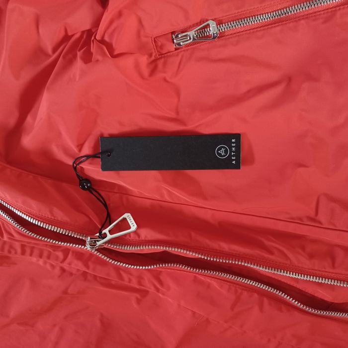 Nouă, Jacheta Aether deosebită, de foarte bună calitate