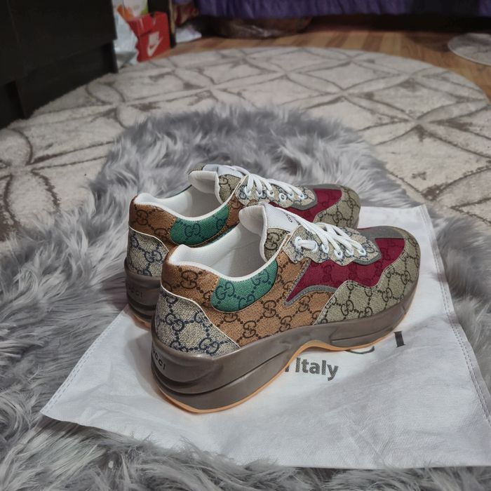 Adidasi model deosebit