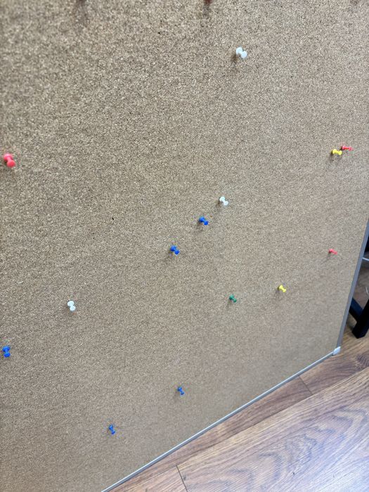 Продам пробковую доску в идеальном состоянии