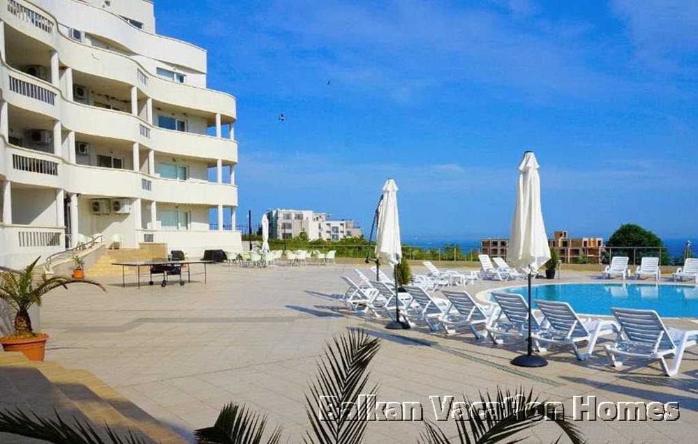 Продава се Тристаен апартамент в Бяла - 139 кв.м за 404 €/кв.м - Снимка #1