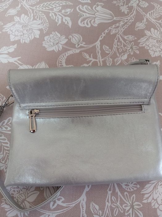 Сумка-клатч серебристая!