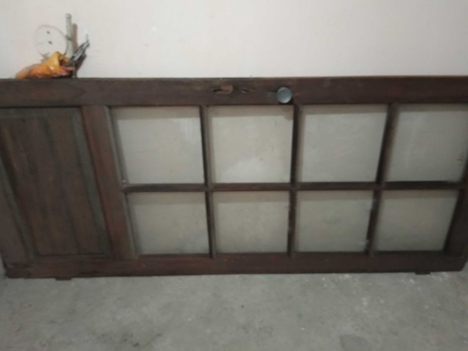 Продам деревяно-стеклянную дверь