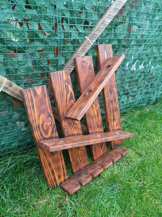 Suport din lemn pentru sticle