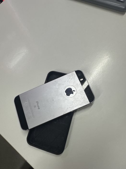 iphone 5se  в хорошем состоянии