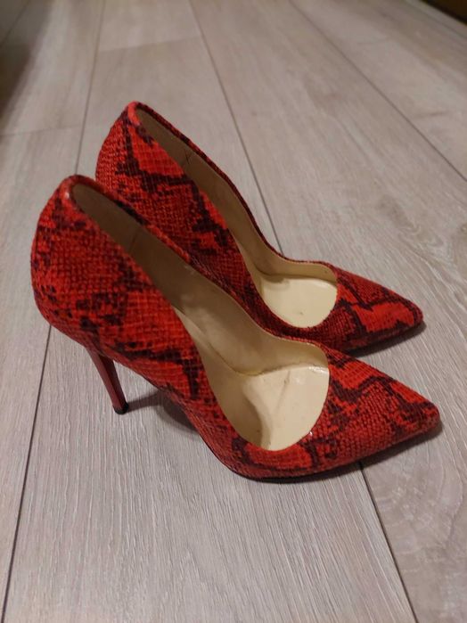 Продавам дамски боти и обувки