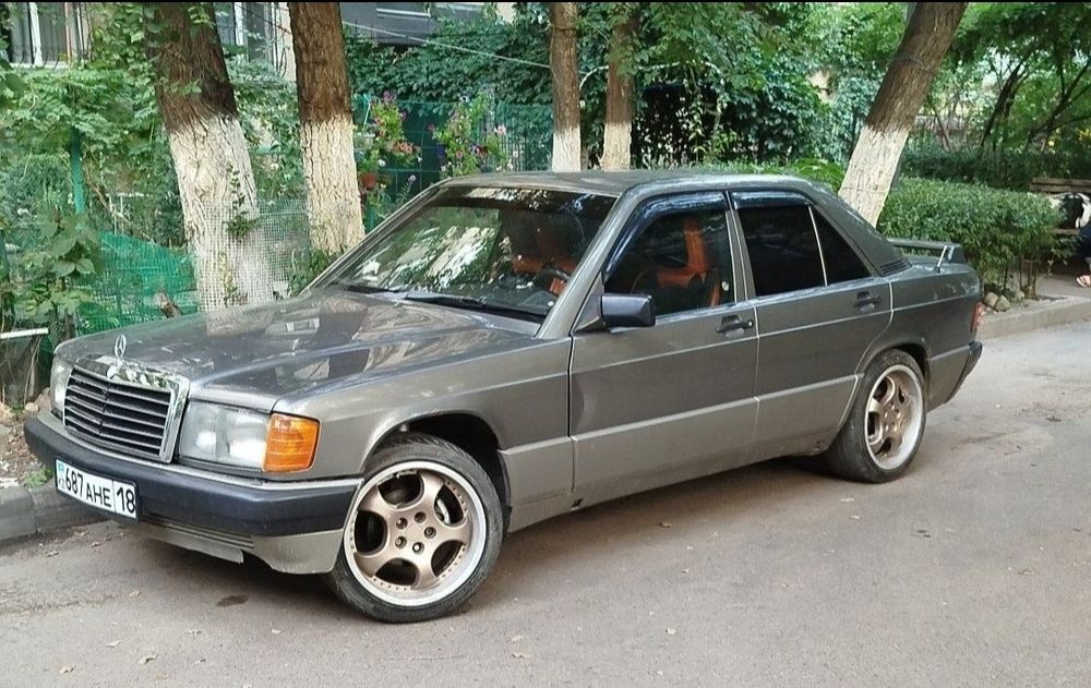 Mersedes Benz w201 с музыкой