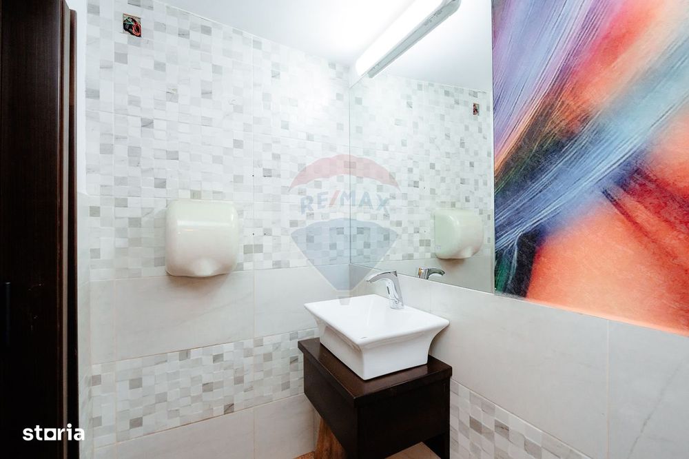 Spațiu comercial de 120mp central cu terasă 300mp de închiriat Pitești
