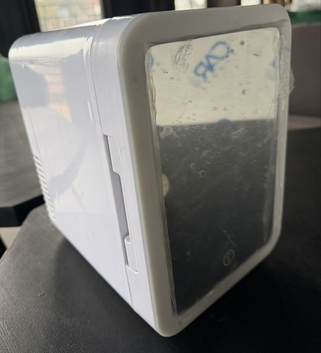 Minifrigider cosmetice