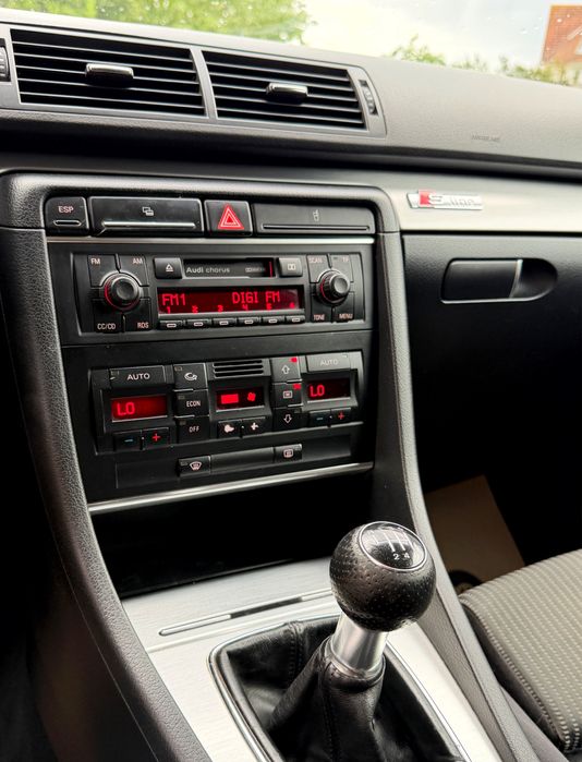 **Audi A4 2.0 TDI - 140 CP // S-LINE - BI-XENON // An fabricație 2008 - Euro 4 // Recent adusa Germania!**