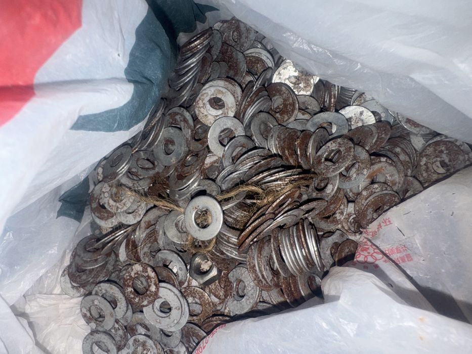 Продам болты гайки шайби