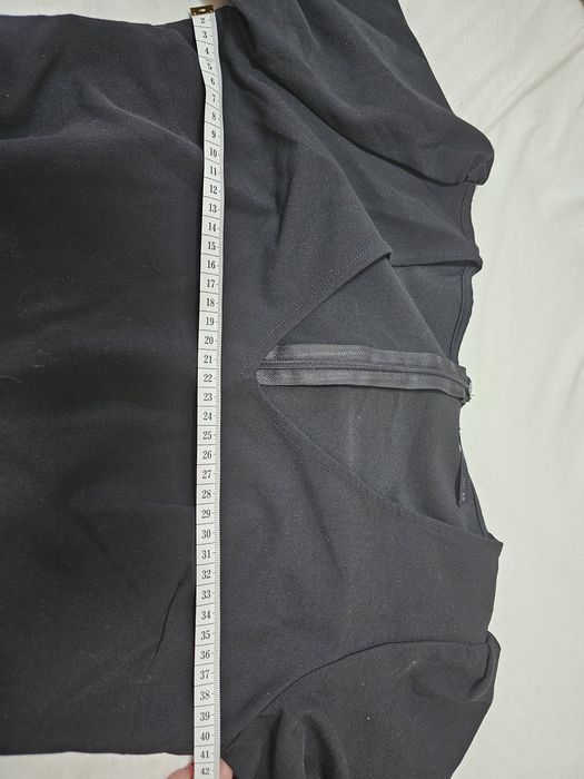 Черна прилепнала рокля