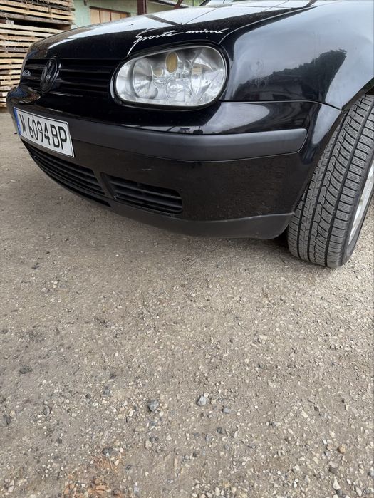Предна броня черна  за volkswagen golf 4