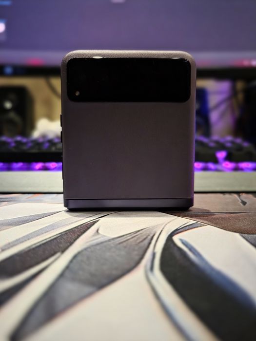 Motorola Razr 40 (Summer Lilac) 8/256GB – Като НОВ + 2 кейса подарък