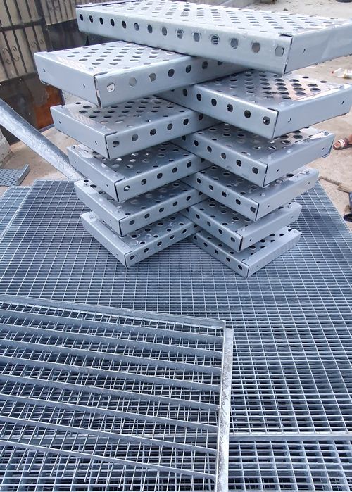 Trepte zincate 95x27