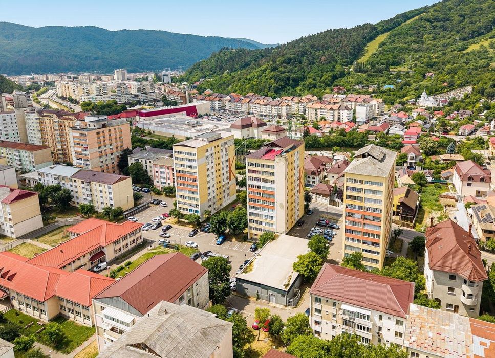 Spatiu comercial 400 mp, Piatra Neamt, str. Darmanesti - liber