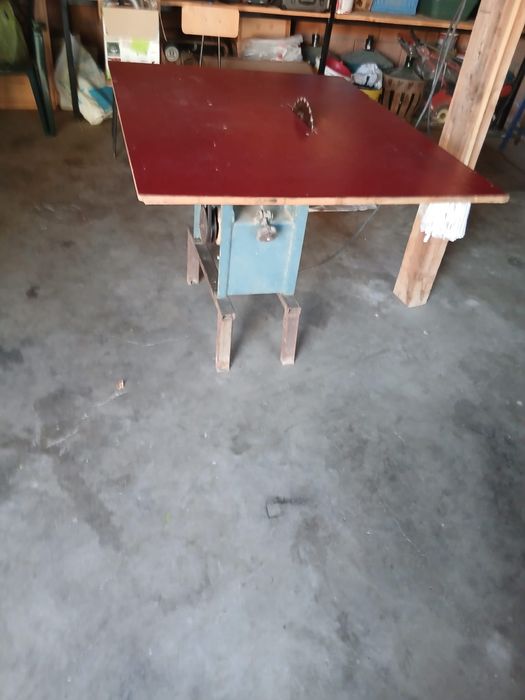 Masă de tâmplărie cu circular și abric (utilaj combinat, motor electric)