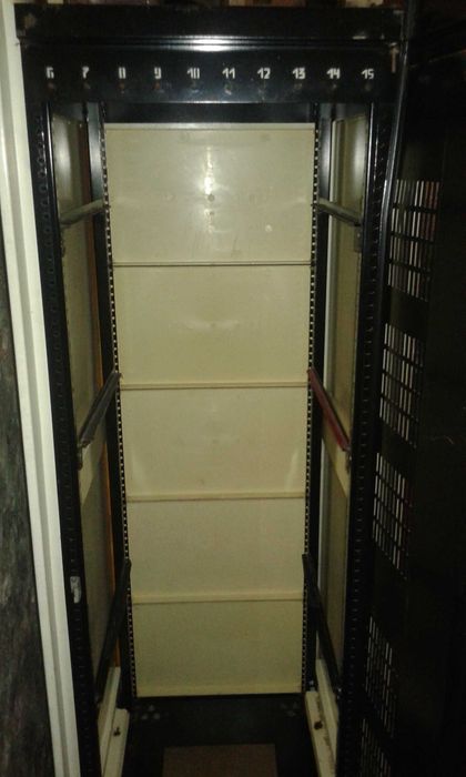 Серверный шкаф напольный ( серверная стойка )