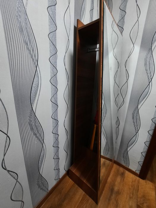 Напольное зеркало