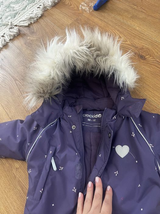 Продам зимний комбинезон для девочки