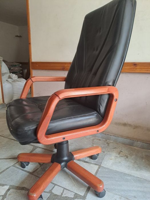 Голям офис стол еко кожа