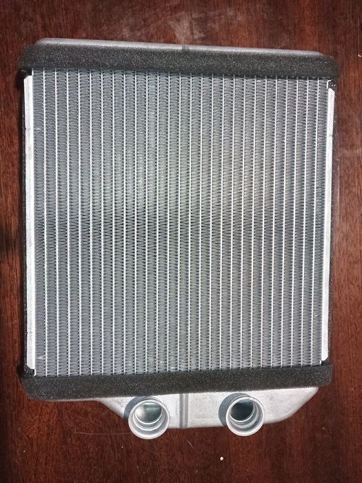 Продам радиатор печки на Ипсум 10000 торг