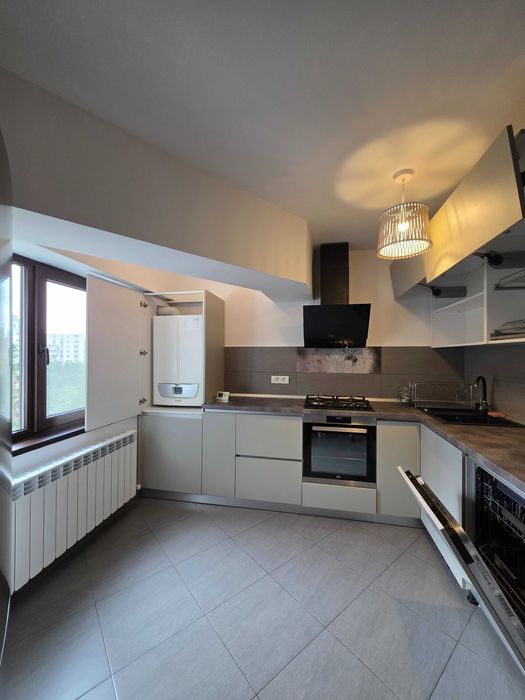3 camere decomandat renovat complet, centrala proprie, direct proprietar, str. Uranus, bloc 2001
