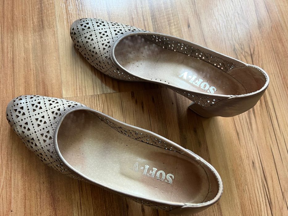 Продавам дамски обувки