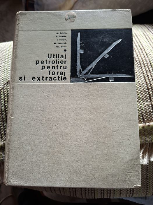 Vind carti de foraj si utilaj petrolier