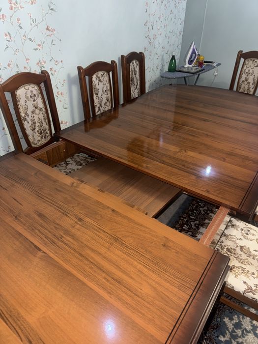 Гостинный стол и 12 стульев