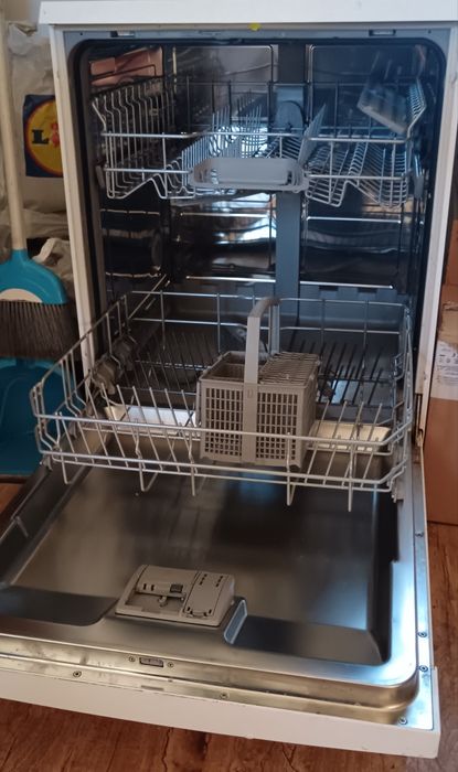 Vând mașină de spălat vase BOSCH