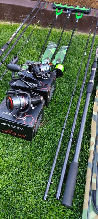 Set Feeder,2 Lansete Carbon Gold Shark Feeder 3,90 metri,2 Mulinete HFR 5000 cu Baitrunner+Senzori+Suporți+Geanta,2 Monturi+Matriță,Fir