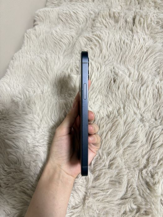 Продам iPhone 12, 64 GB