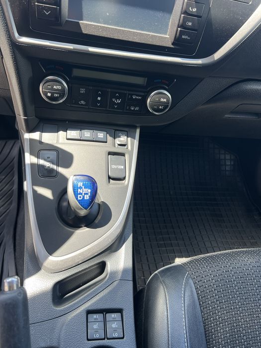 TOYOTA Auris 2015 — imagine 3