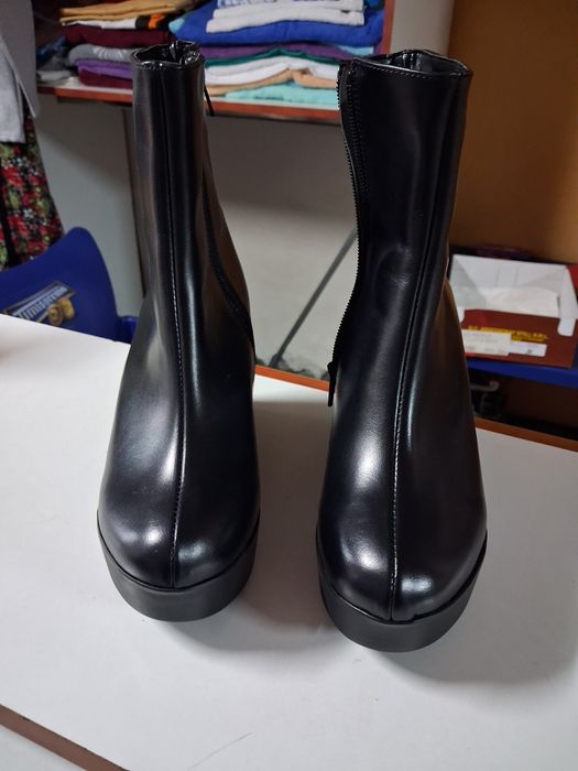 Ghete dama nr 36 noi,piele naturala