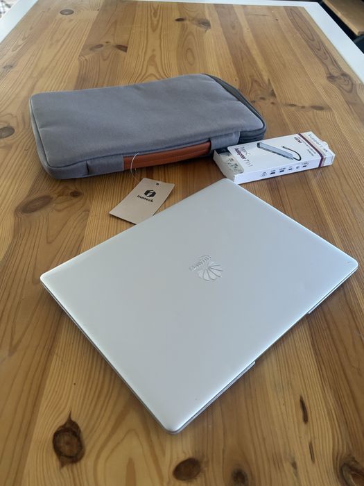 Laptop Huawei Matebook 13• i7-8565U• Display 2K ( 13 inch) • 237 cicluri• geanta noua si Hub 7 in 1