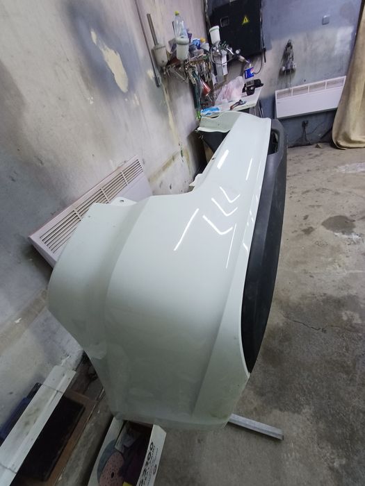 Продам задрий бампер Гранта лифтбек