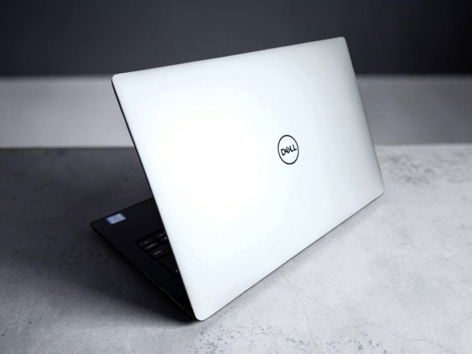 Dell XPS 13 9370 13.3" 4K UHD Touch i5-8250U 8RAM 256GB Intel UHD Graphics 620 Перфектен! Гаранция!