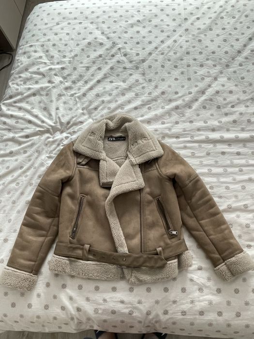 Женско яке ZARA.