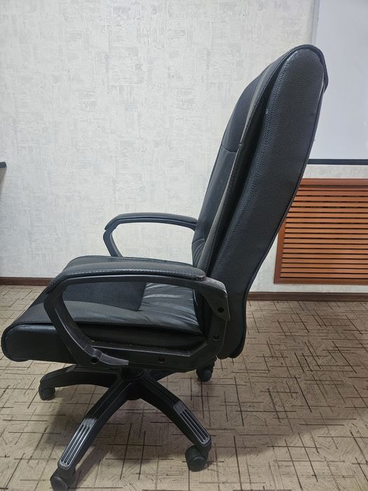 Продам кресло офисное