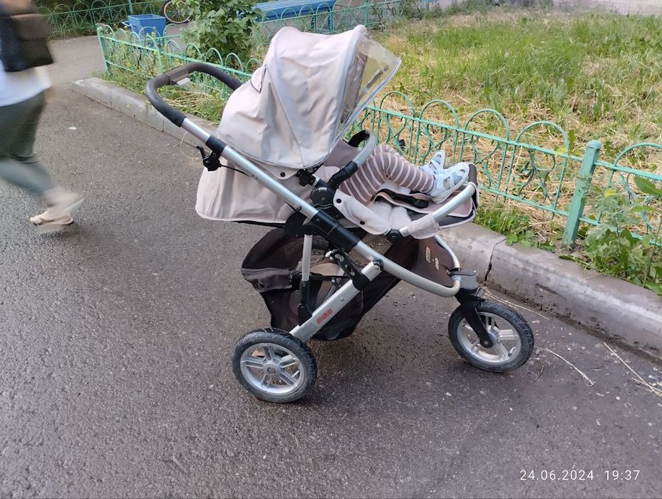 Продам коляску adamex