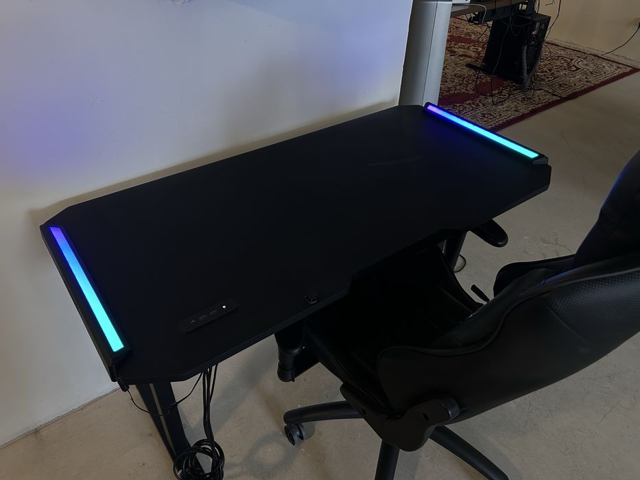 Продам игровой стол и стул