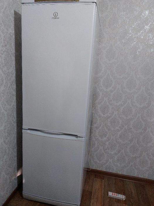 Холодильник INDESIT
